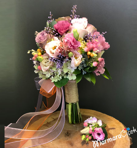 Showy Bridal Bouquet
