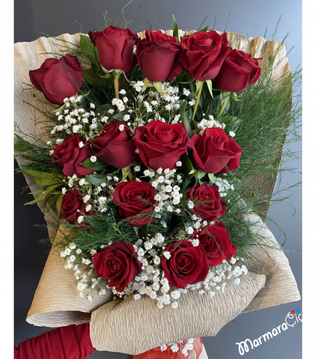 A Bouquet of 15 Roses