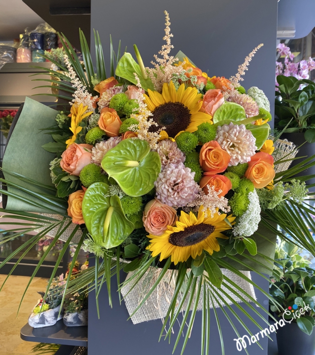 Stylish Bouquet With Sunflowers
