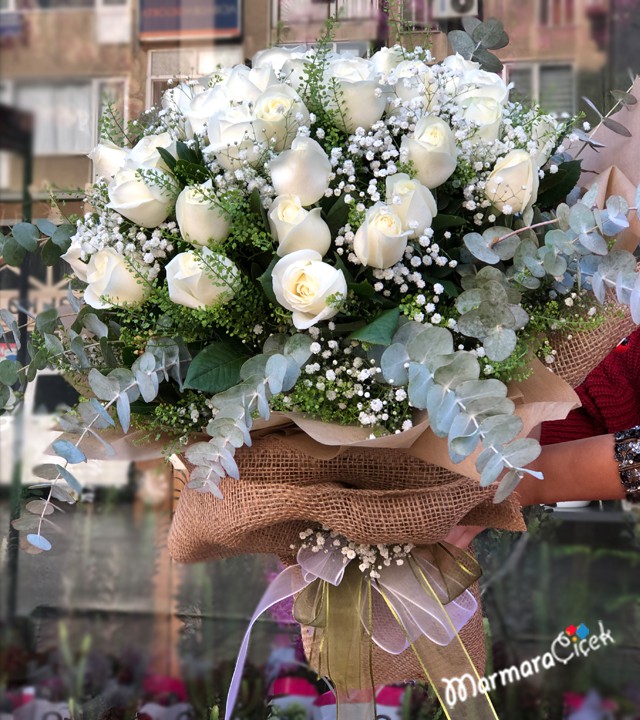 41 White Rose Bouquet