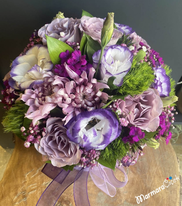 Flowers in Lilac shades in a box