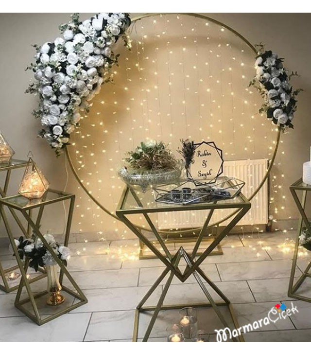 Hoop Tag Engagement Table Decoration