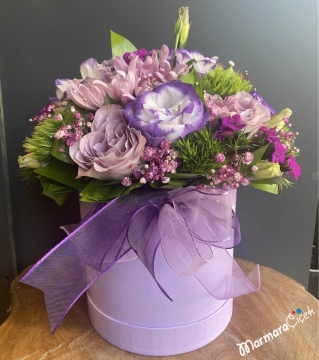 Flowers in Lilac shades in a box