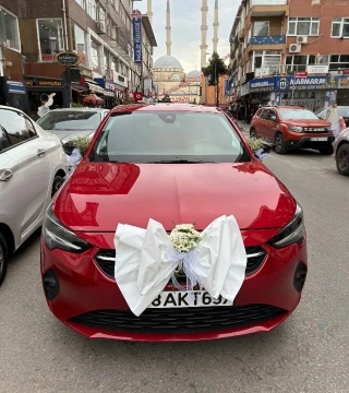 Beyaz Fiyonklu Hediye Araba Süsleme