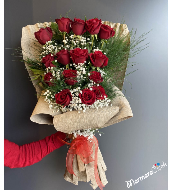 A Bouquet of 15 Roses