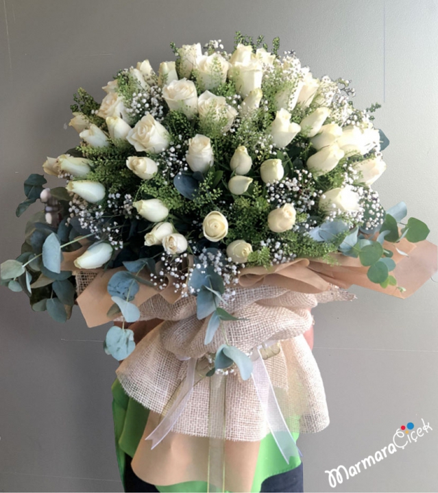 41 White Rose Bouquet