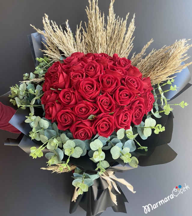 Bouquet of Artificial Red Roses