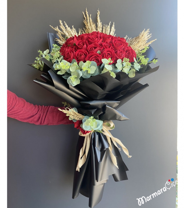 Bouquet of Artificial Red Roses