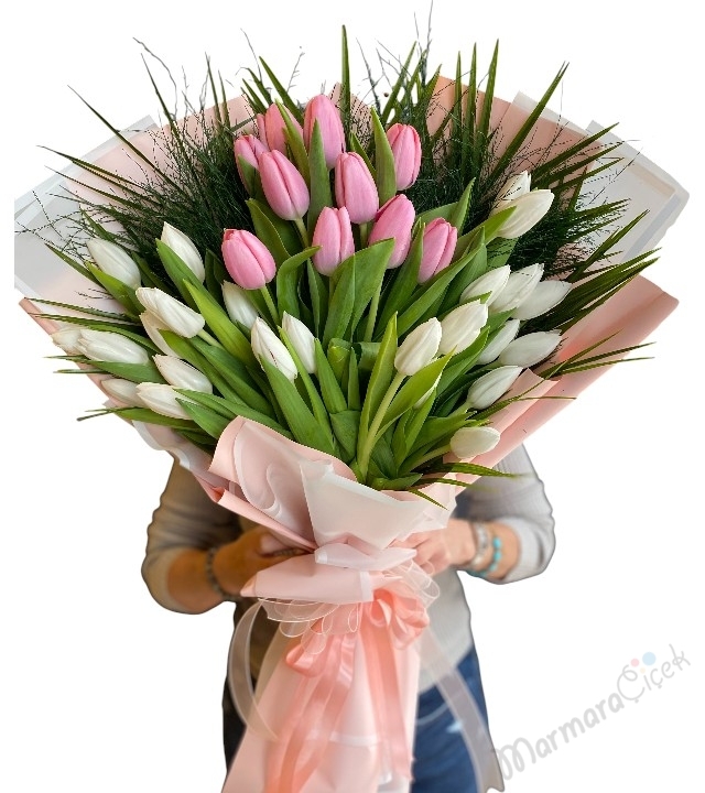 35 Pembe ve Beyaz Lale Buketi