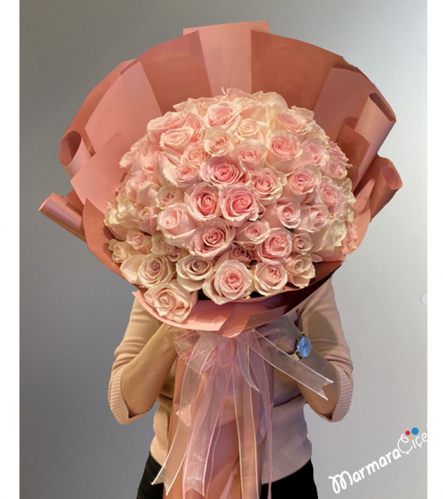 Pink Group Rose Bouquet