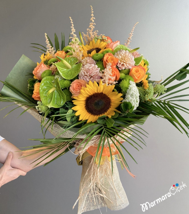 Stylish Bouquet With Sunflowers