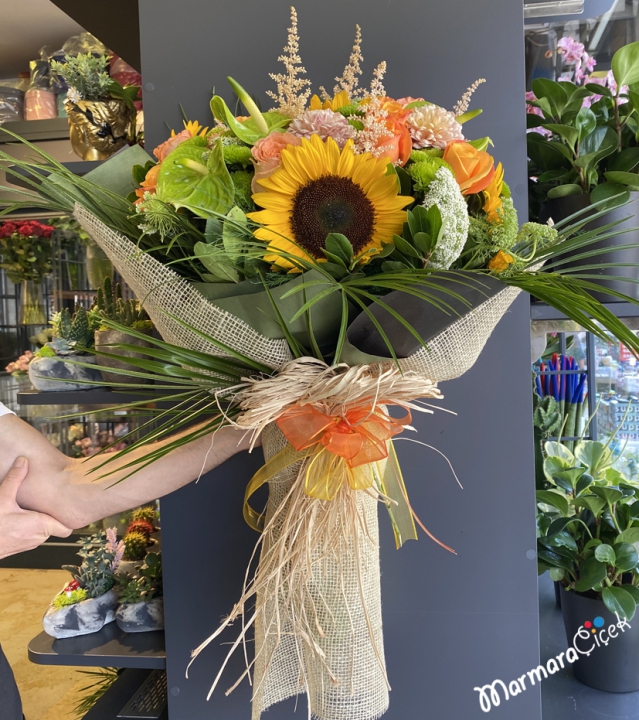 Stylish Bouquet With Sunflowers