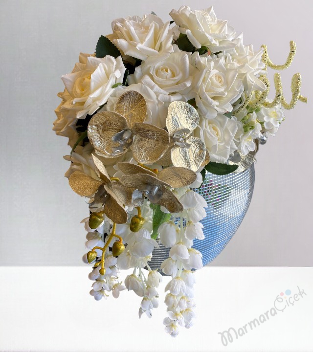 Aynalı Vazoda Yapay Çiçekler