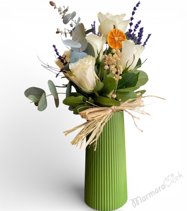 Beyaz Çardak Gül Aranjman 