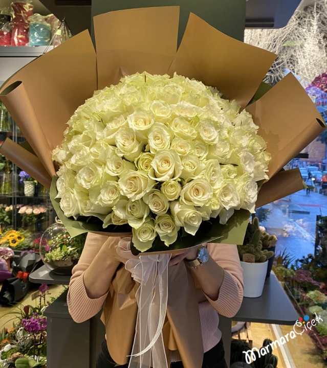 Group White Rose Bouquet