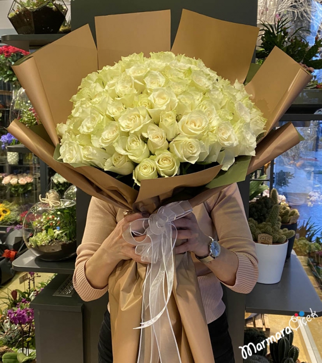 Group White Rose Bouquet