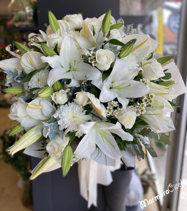 Casablanca Simple Bouquet