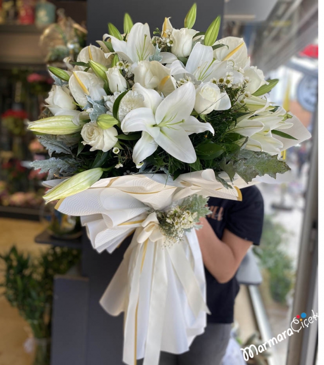 Casablanca Simple Bouquet