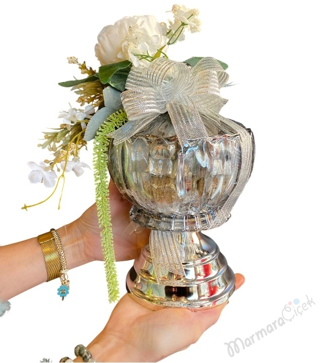 Gümüş Kupa İçinde Çikolata 