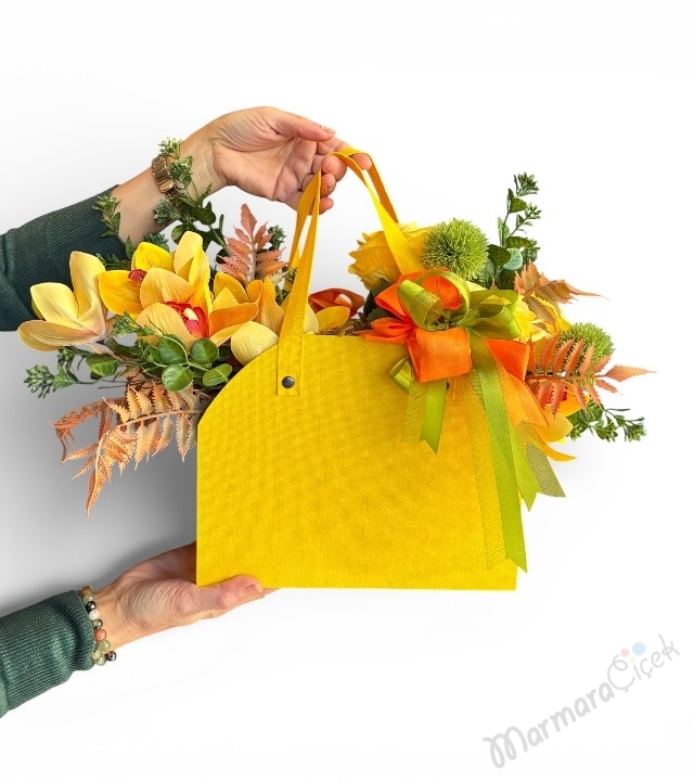Sarı Çantalı Yapay Çiçek Aranjmanı