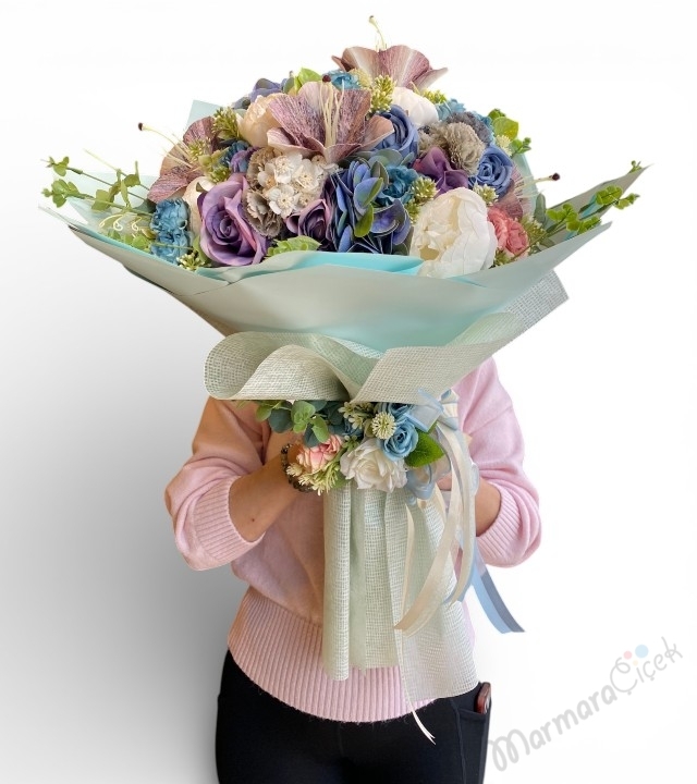 Pastel Tonlarda Yapay Çiçek Buketi