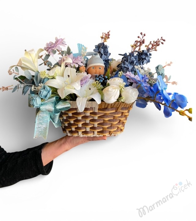 Erkek Bebek Temalı Yapay Çiçek Sepeti