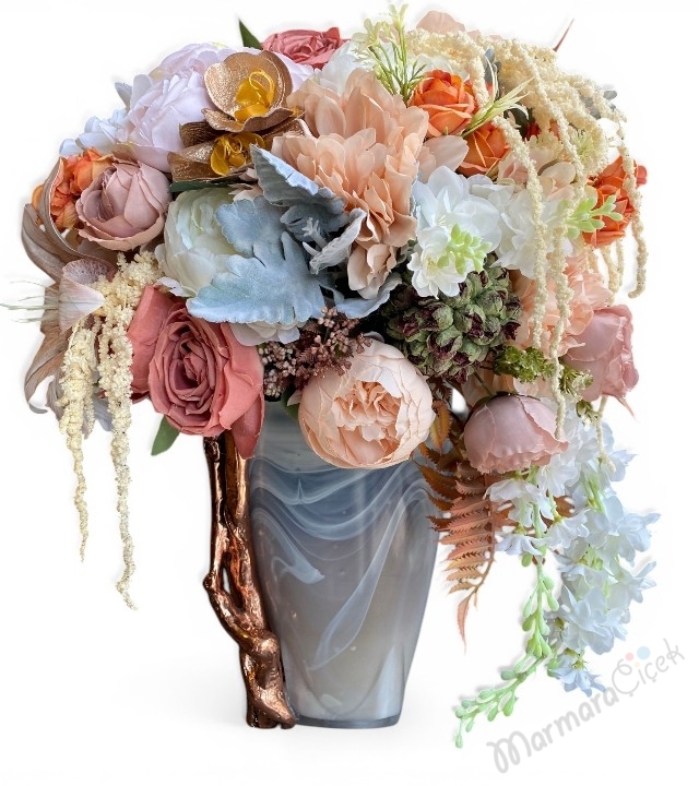 Pudra Tonlarda Lüks Yapay Çiçek Aranjmanı