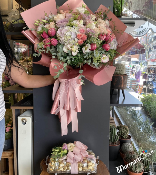 Engagement Bouquet Chocolate Set