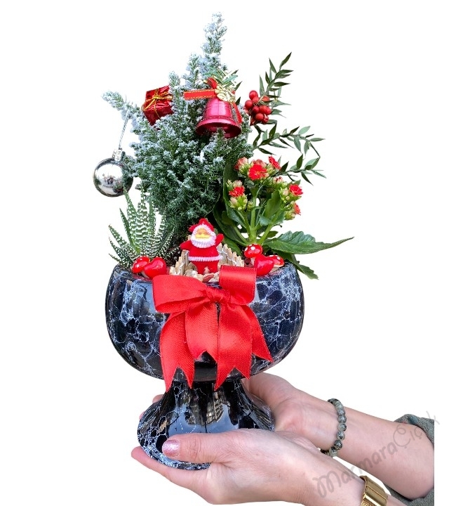 Kadeh Seramikte Yılbaşı Aranjmanı