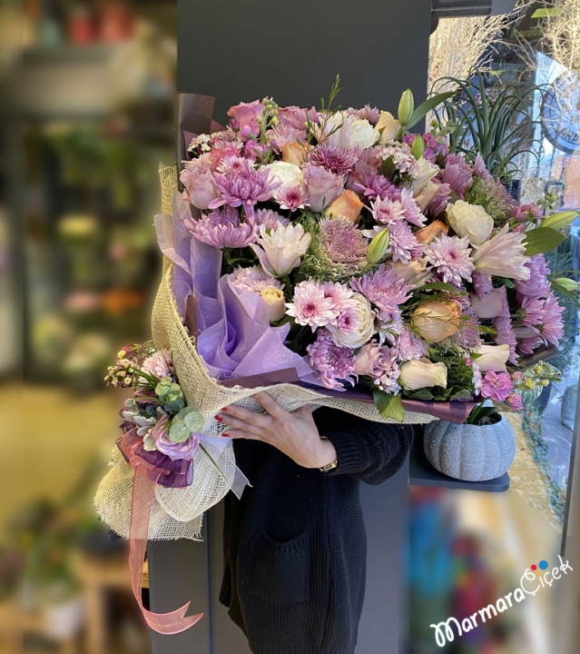 Showy Pastel Bouquet