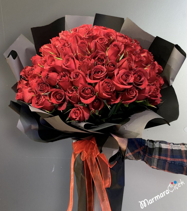 Group Red Rose Bouquet