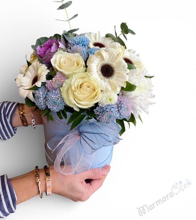 Kutuda Beyaz & Pastel Çiçek 