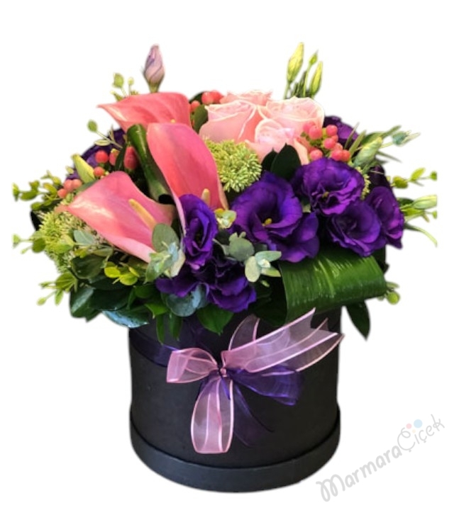 Kutuda Mor Fuşya Çiçekler