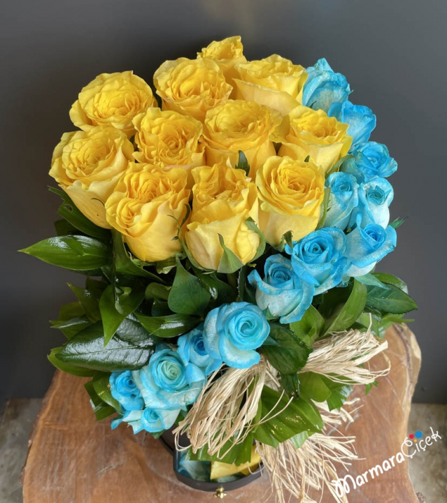 Kutuda Sarı Mavi Güller