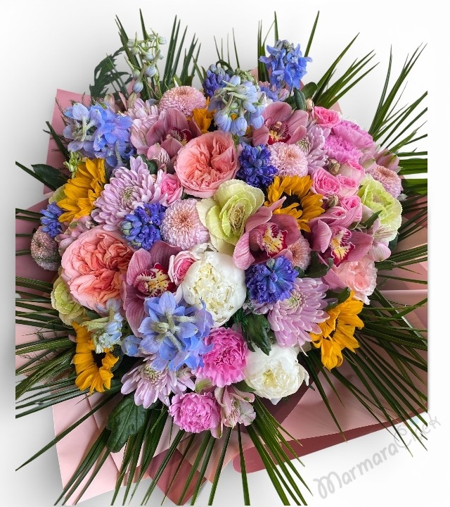 Lüks Mevsim Çiçekleri Buketi