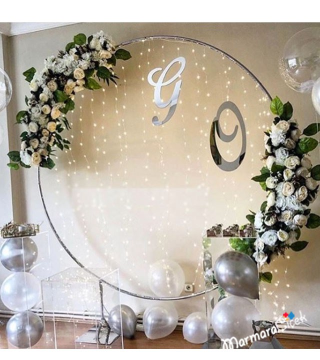 Round Engagement Arch Ornament