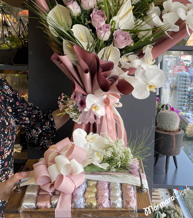 Orchid Bouquet Chocolate Set