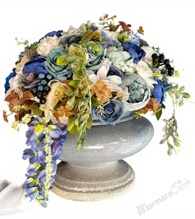 Pastel Mavi Tonlarda Yapay Çiçek Aranjmanı