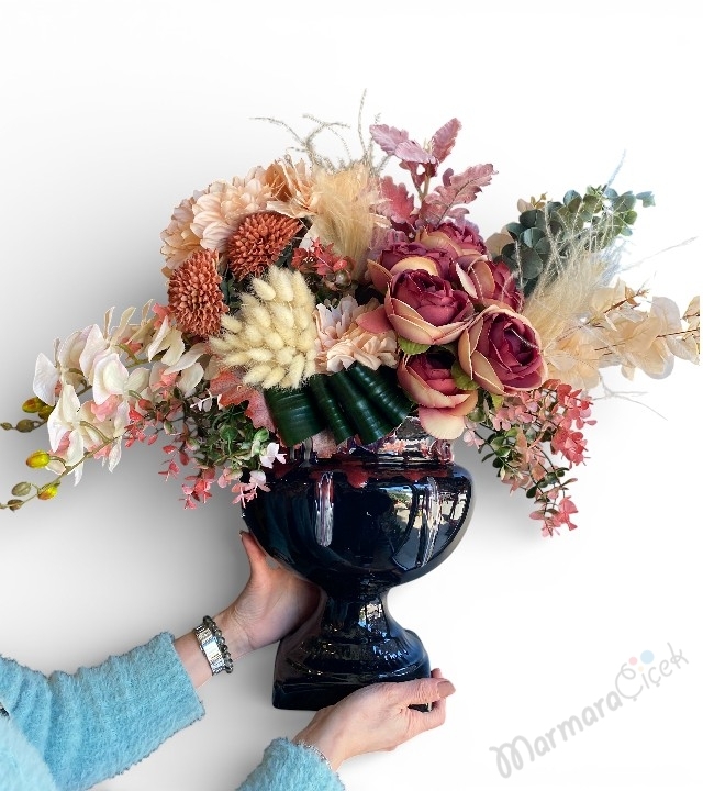 Pastel Tonlarda Siyah Vazo Yapay Çiçek Aranjmanı