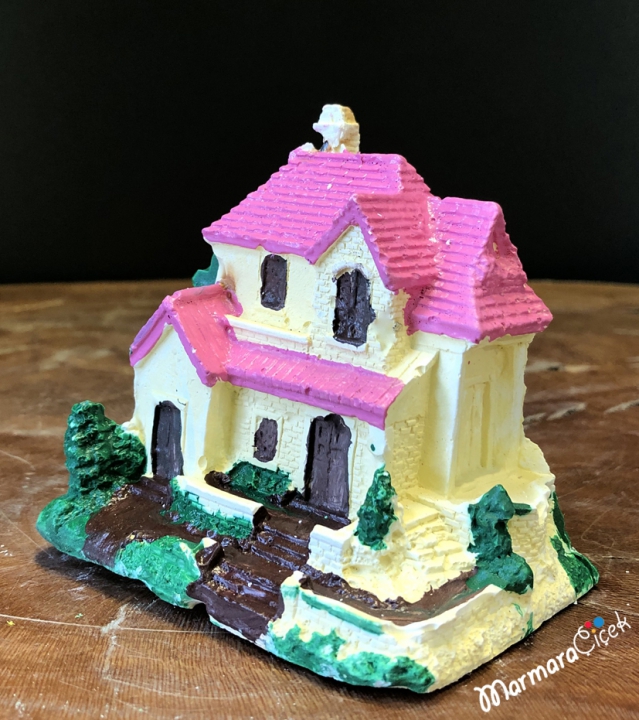 Pembe Minyatür Ev