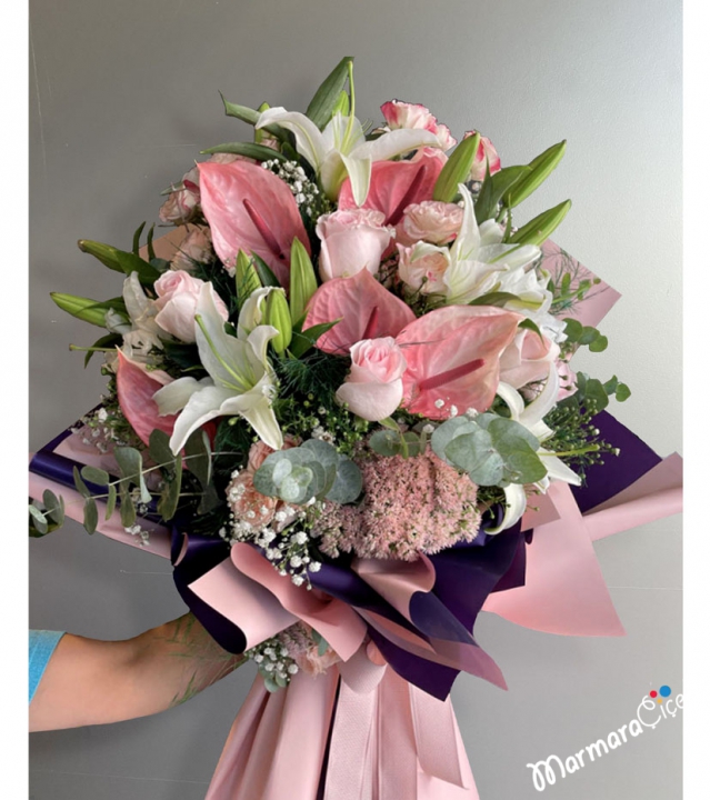 Engagement Bouquet in Pink Tones