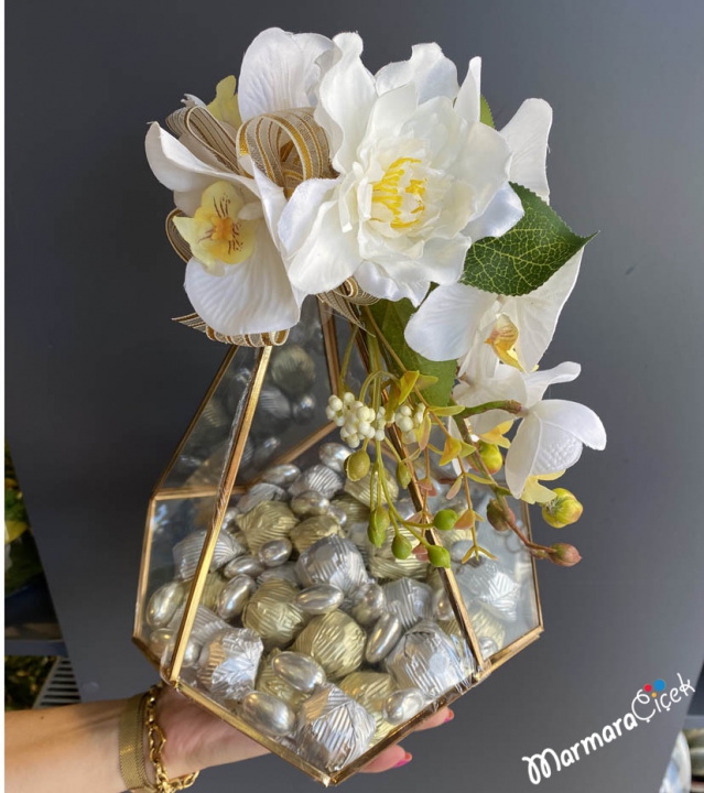 Engagement Chocolate in Prism