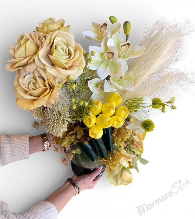 Sarı & Krem Tonlarda Yapay Aranjman 