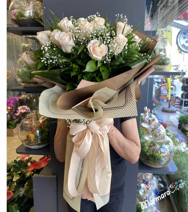 Salmon Rose Bouquet And Chocolate