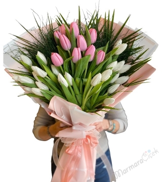 35 Pembe ve Beyaz Lale Buketi