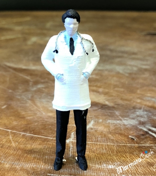 3D Baskı Erkek Doktor Figürü