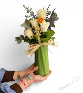 Beyaz Çardak Gül Aranjman 