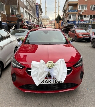 Beyaz Fiyonklu Hediye Araba Süsleme