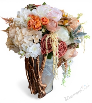 Pudra Tonlarda Lüks Yapay Çiçek Aranjmanı