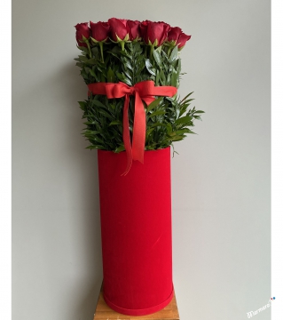 Jumbo Kutuda 50 Kırmızı Güller 